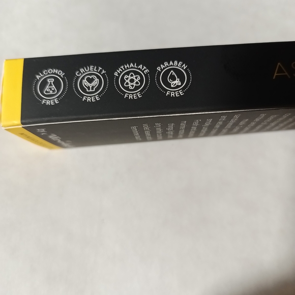 Mixologie‎ Assured Natural Roll-On Perfume - Black and Yellow - Picture 2 of 2